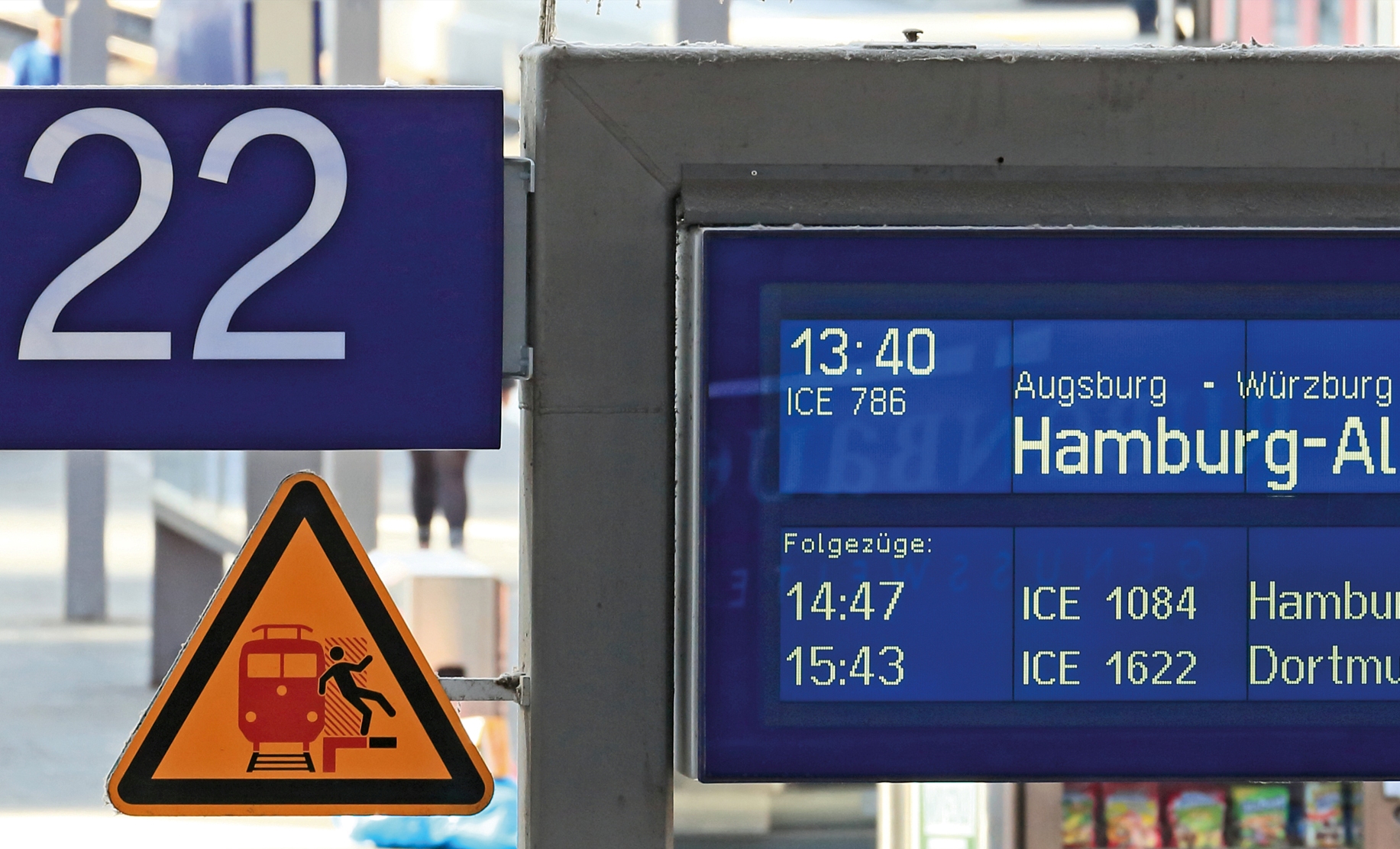 PlanStart: abfahrtsanzeige am bahnhof