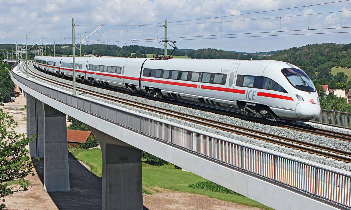 Das Produktionssystem von DB Fernverkehr: ice faehrt ueber eine bruecke