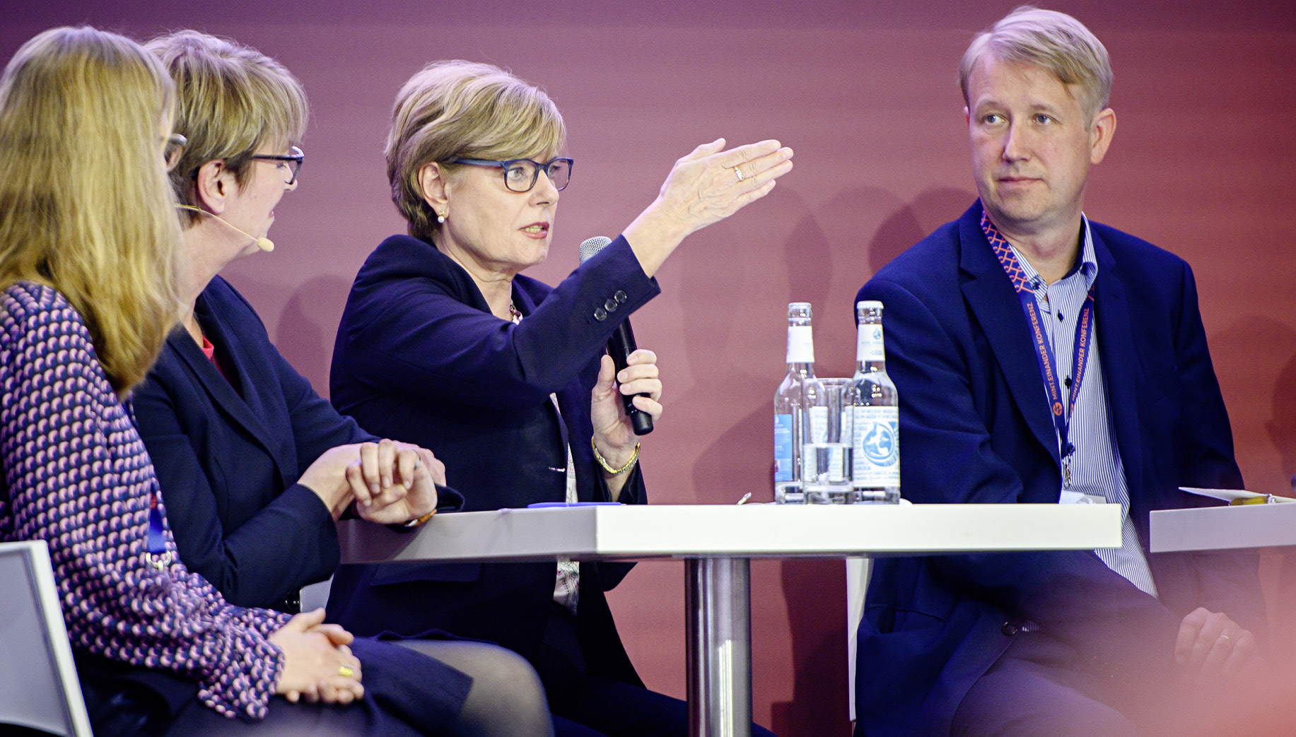 Auf dem Podium: Moderatorin Judith Schulte- Loh (WDR), Helga Lukoschat (EAF), Christian Berg (AllBright)
