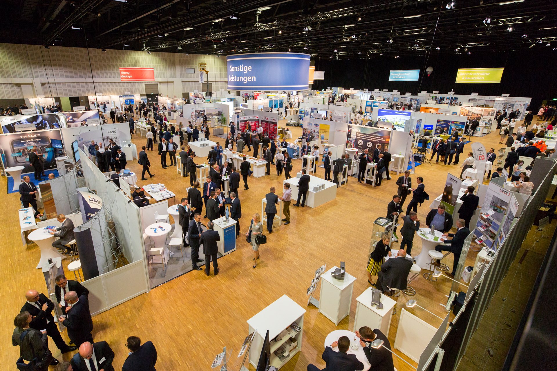 besucher der ausstellung_railway forum