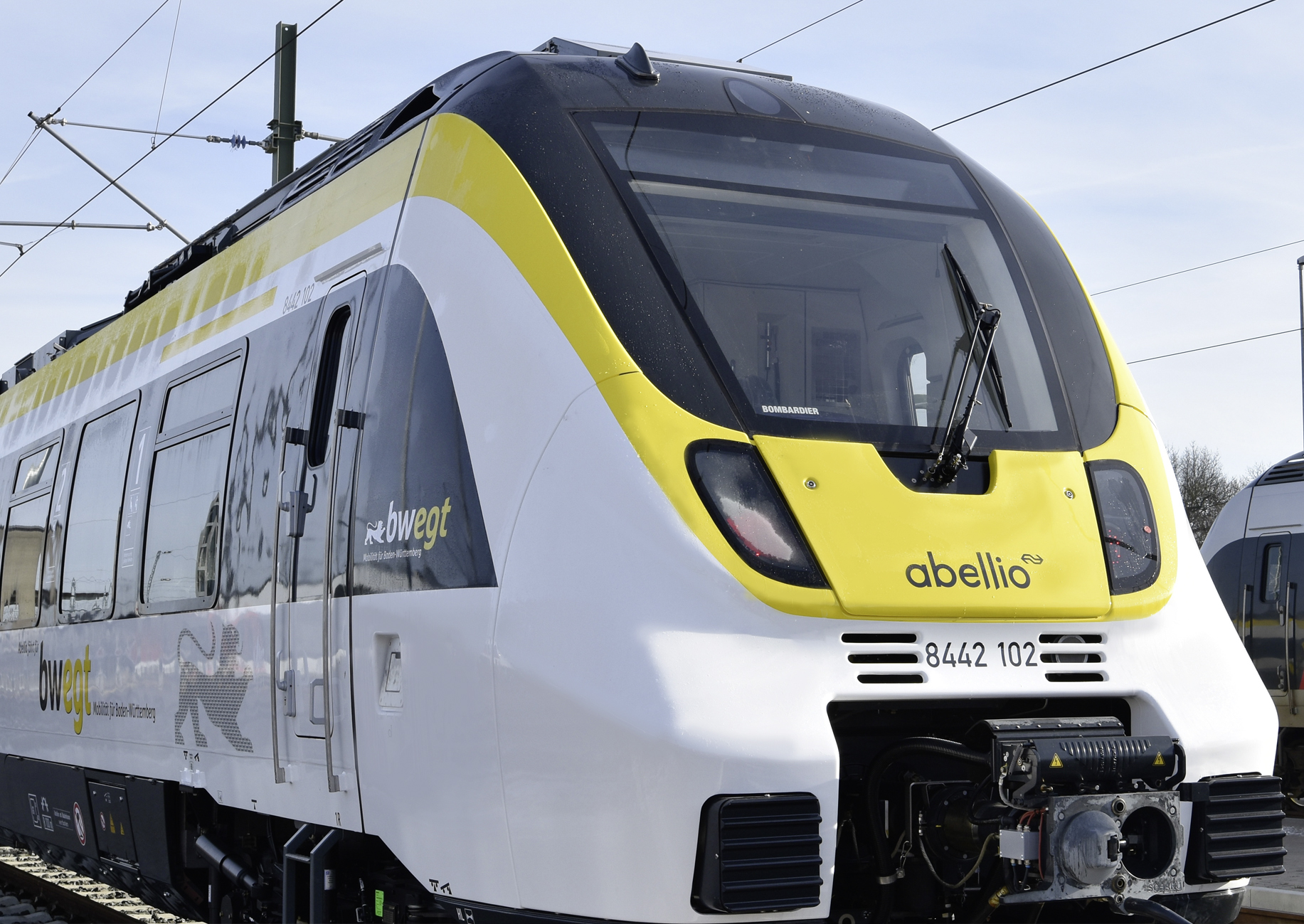 Ein Triebzug von Abellio in Stuttgart mit leerem Führerstand