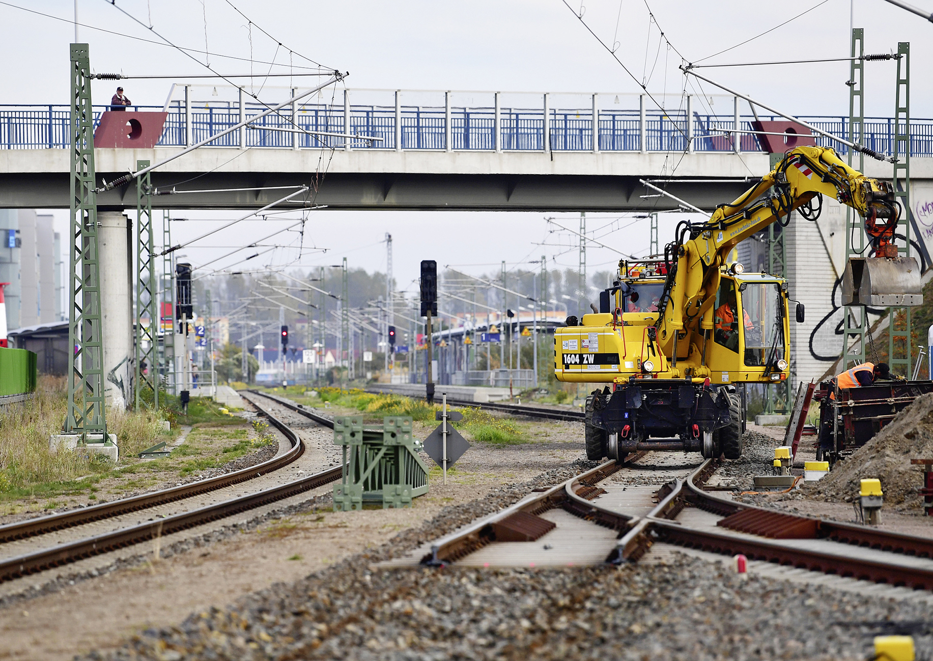 Bagger im Gleis