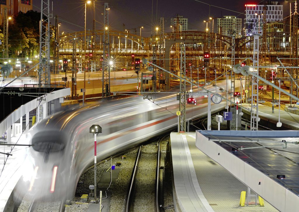 München Hauptbahnhof am Abend