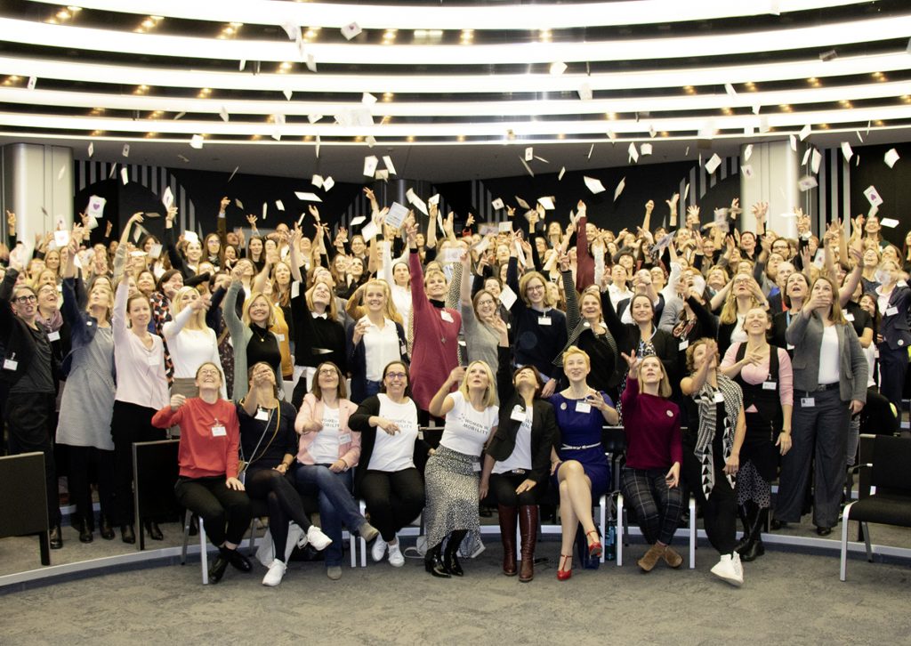 Gruppenbild mit Teilnehmerinnen des Women in Mobility Kongress 2019