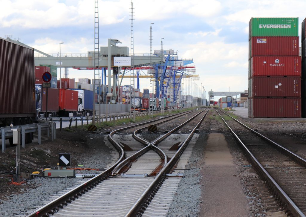 Schienenanschluss an einer Containerverladestelle