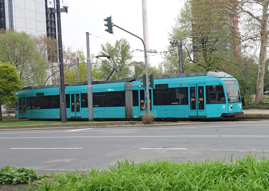 Tram in Frankfurt/Main unterwegs