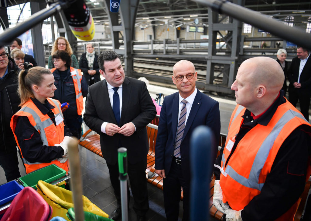 Bundesminister Hubertus Heil besucht mit DB Personalvorstand Martin Seiler Projekte am 20.01.20 am Ostbahnhof in Berlin.