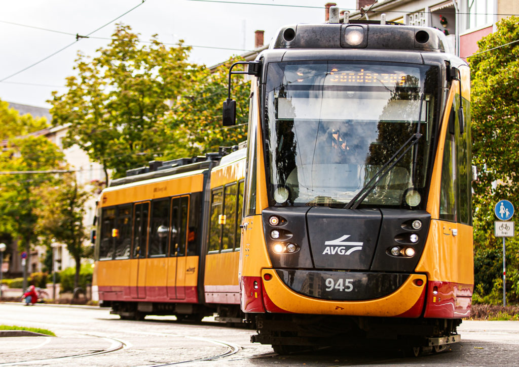 Tram in Karlsruhe unterwegs