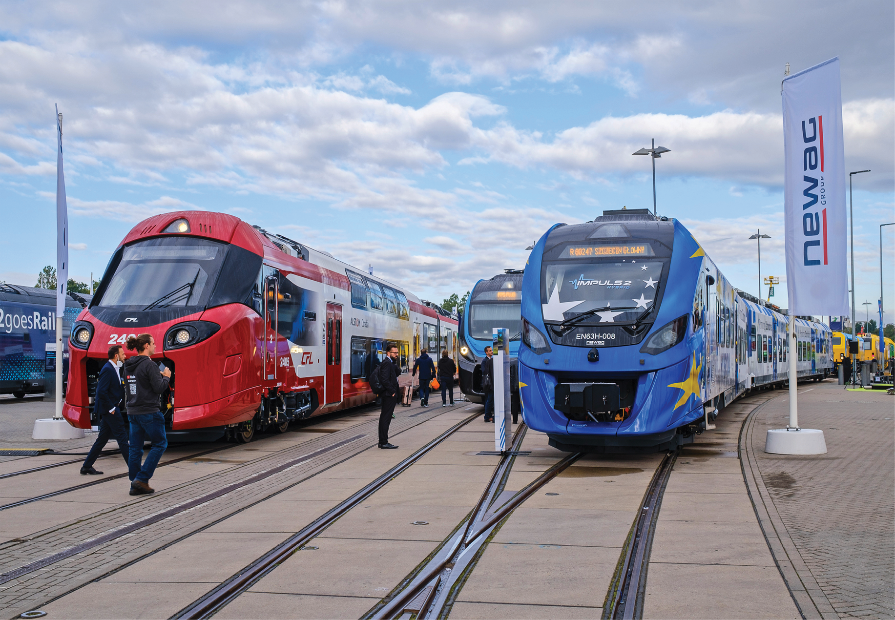 Alstom Coradia Stream HC (links), FPS Plus Hybridzug (mitte) und Newag Impuls 2 (Foto: Jürgen Janicki)