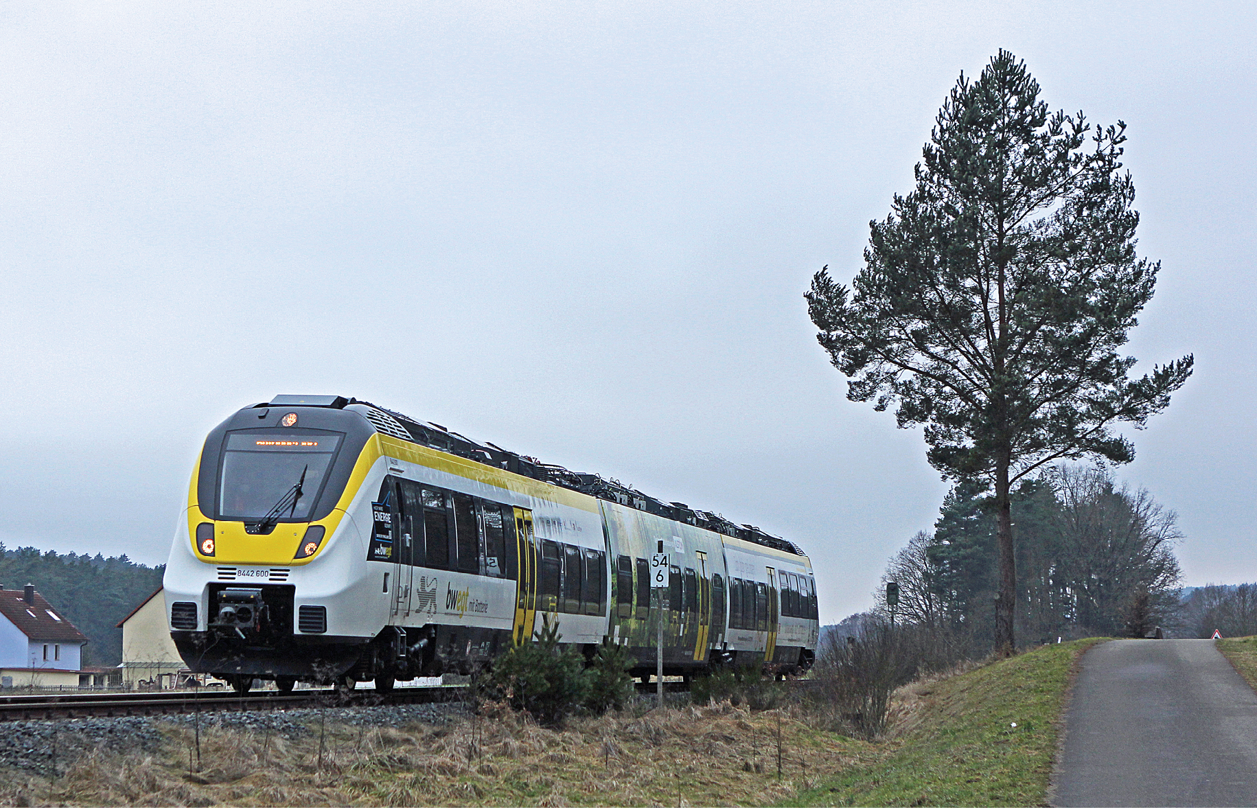 Für den Einsatz auf nicht elektrifizierten Streckenabschnitten: Batterietriebzug von Alstom auf einer Testfahrt