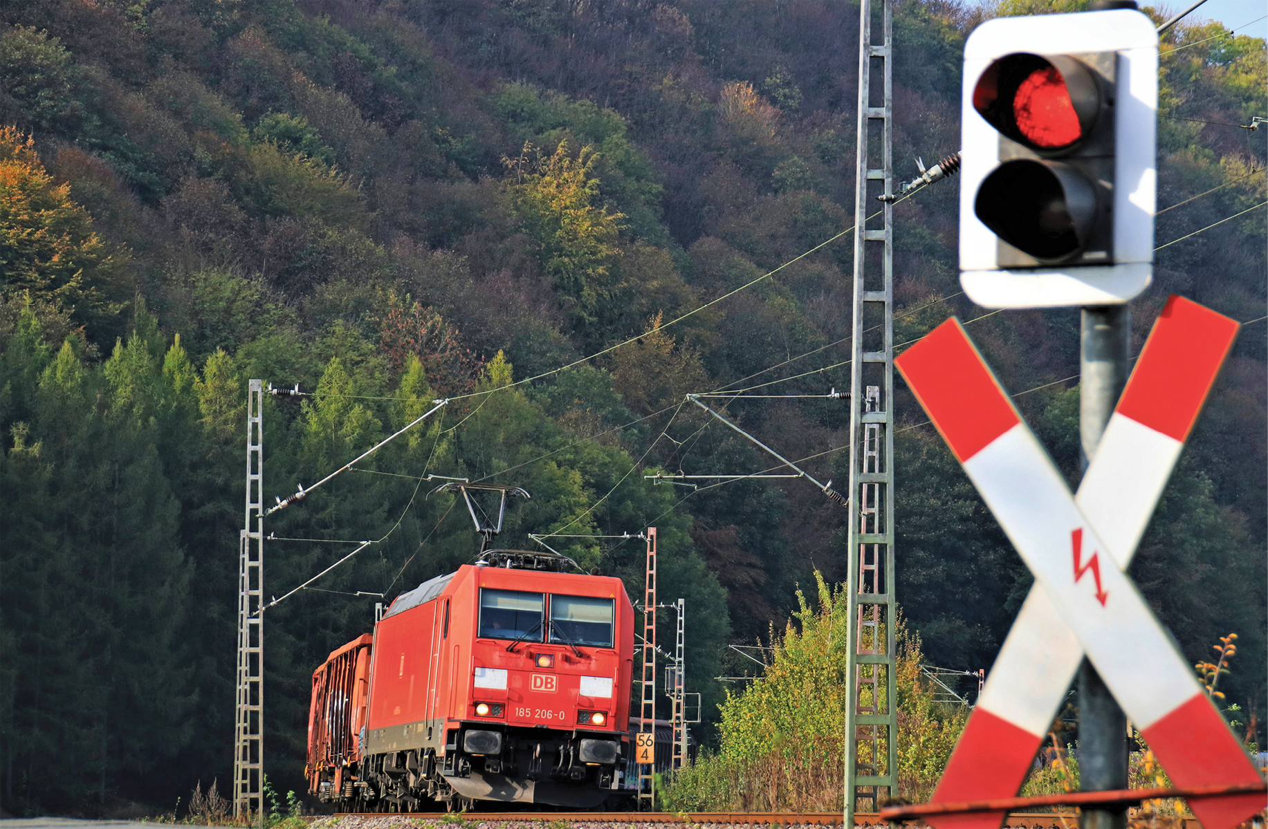 Bahnübergang bei Freden: Bahnunternehmen haften für Gefährdungen, die vom Bahnbetrieb ausgehen