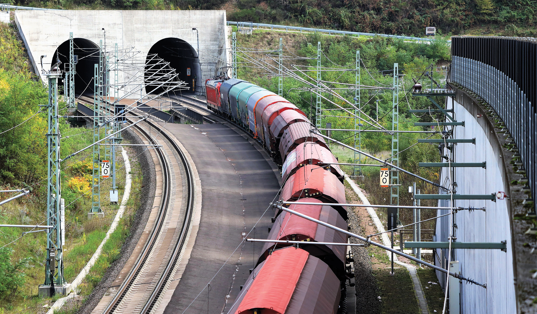 Cargo-Güterzug im Spessart: In der zentralen Netzwerksteuerung wird der Einzelwagenverkehr europaweit koordiniert