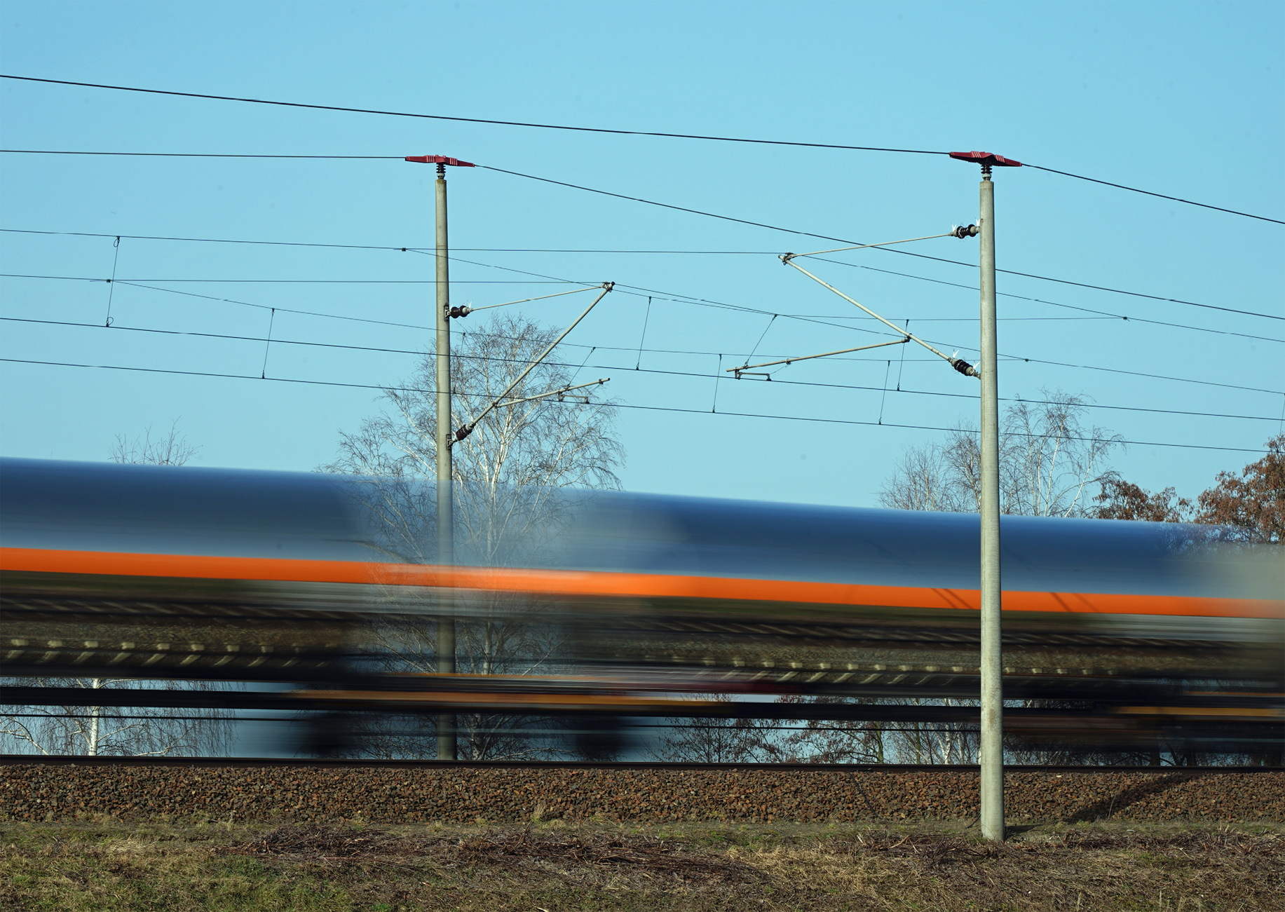 Güterzug mit Gaskesselwagen südlich von Berlin