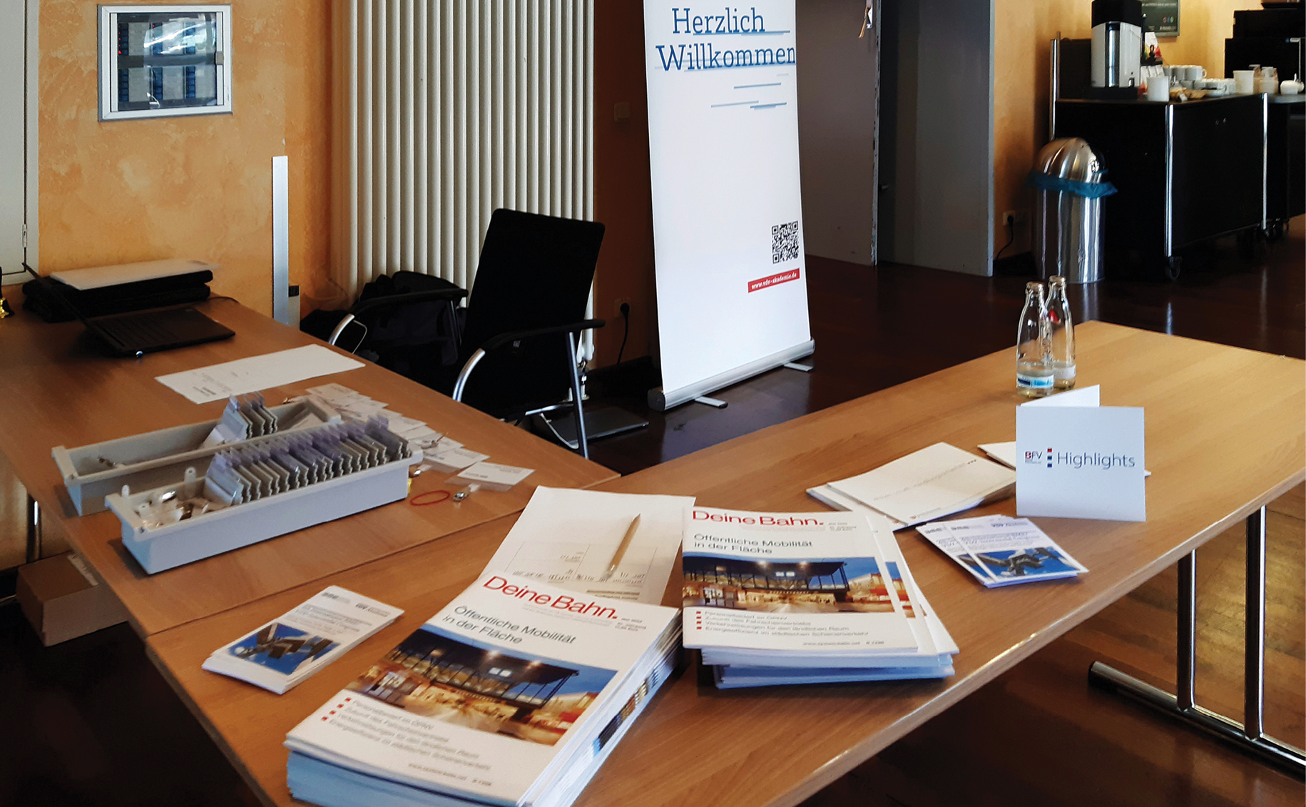 Als Kooperationspartner und Mitglied der VDV-Akademie ist der Bahn Fachverlag mit seinen Publikationen vor Ort