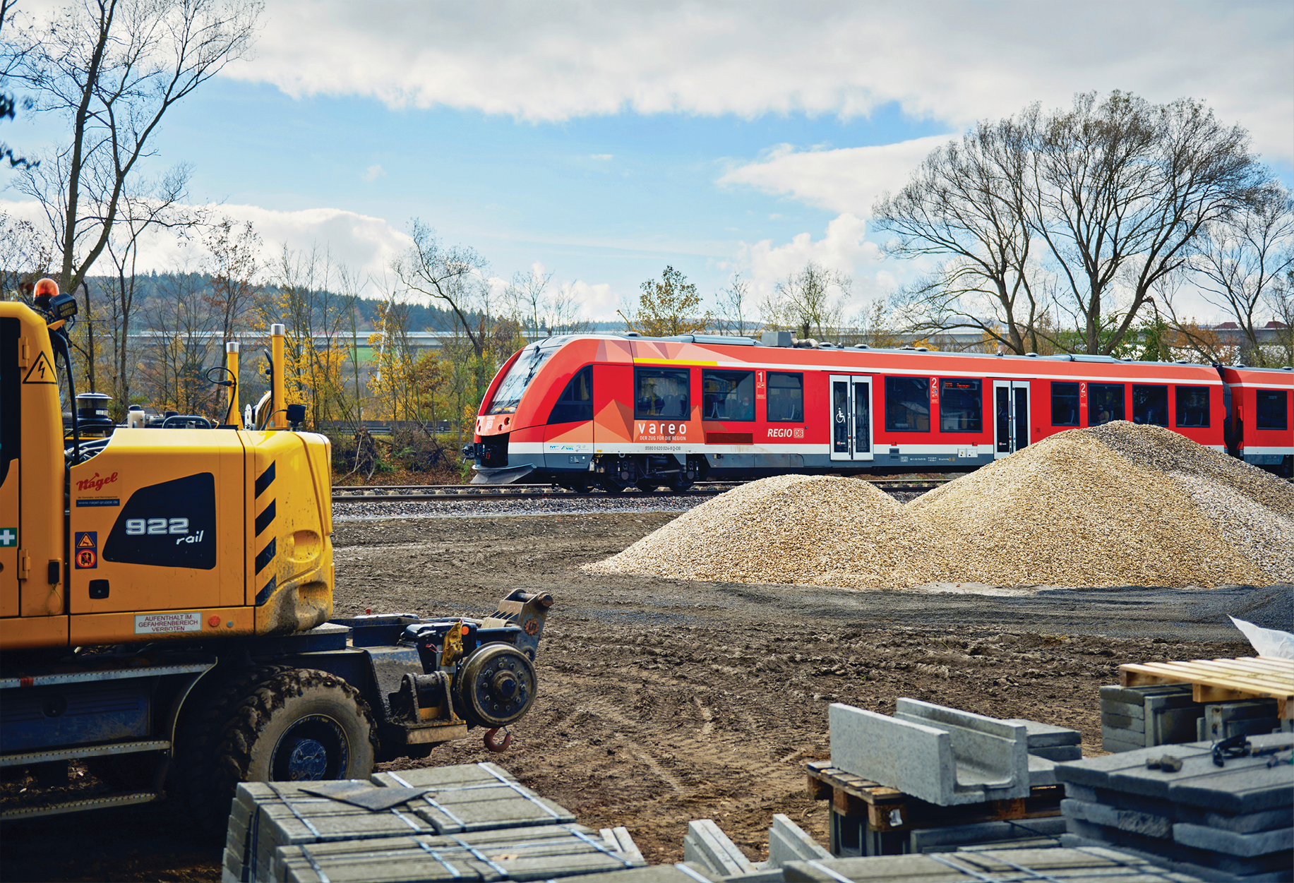 Inbetriebnahme eines wiederaufgebauten Teilstücks der Ahrtalbahn im November 2021