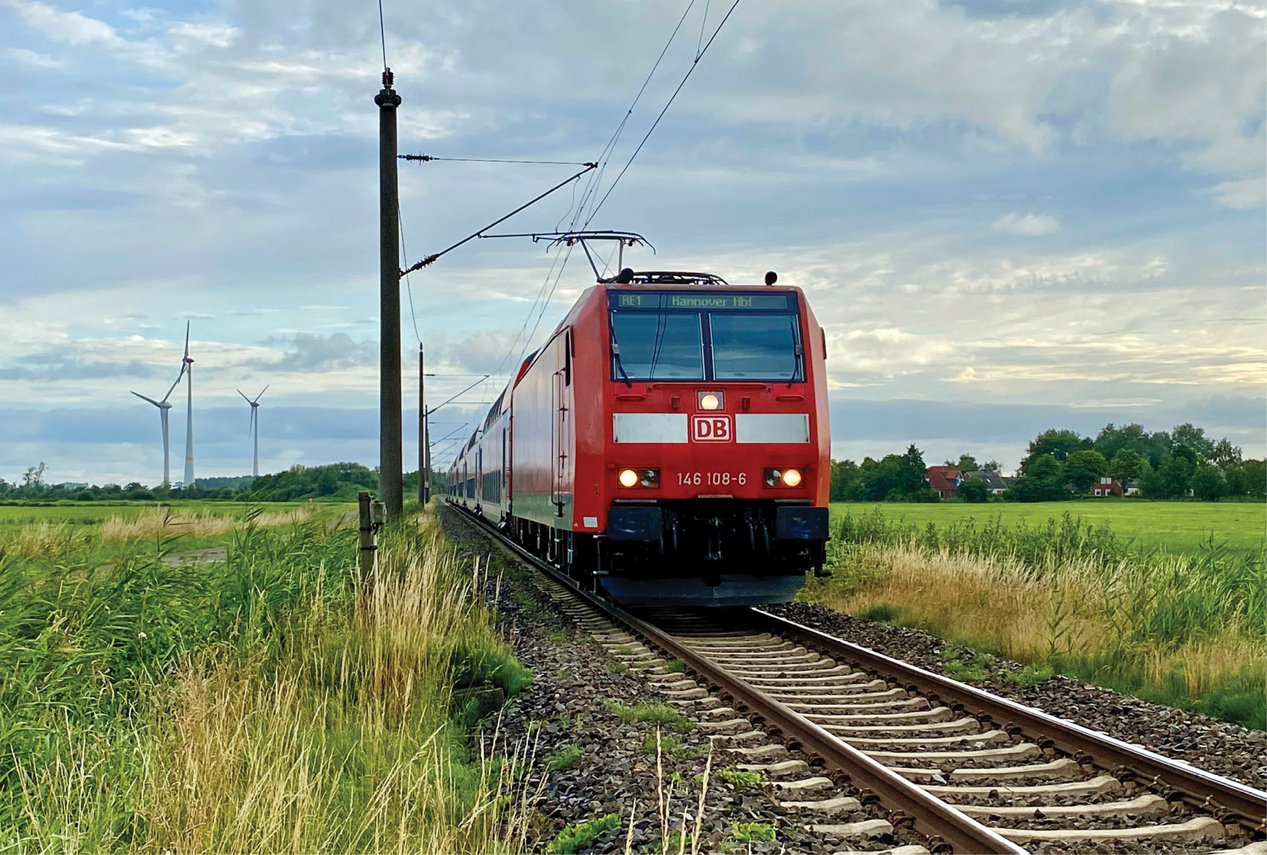 Regionalexpress der Linie 1 in Ostfriesland mit Makrofon frei am Dach verbaut