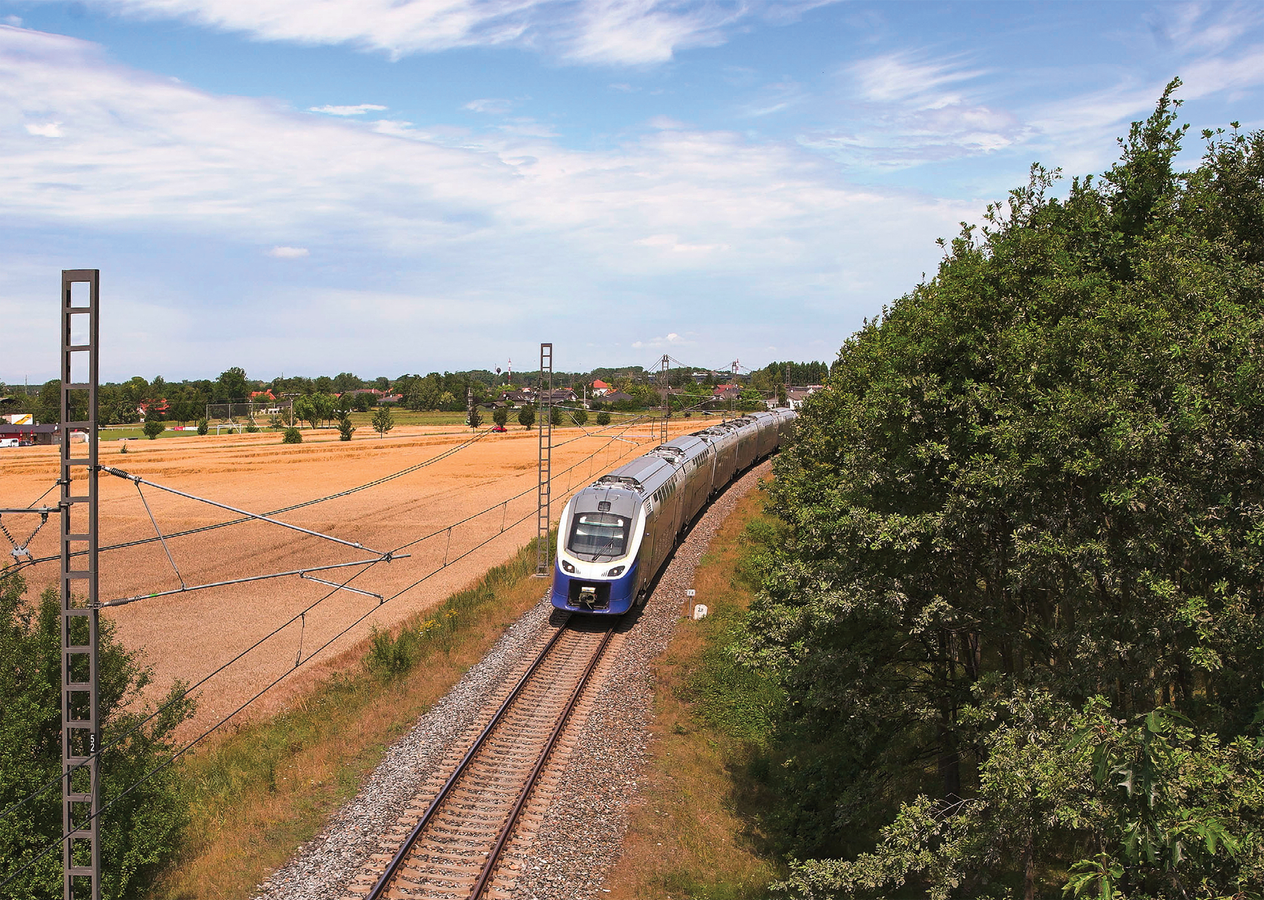 Ein Regionalzug der LNVG unterwegs in Niedersachsen
