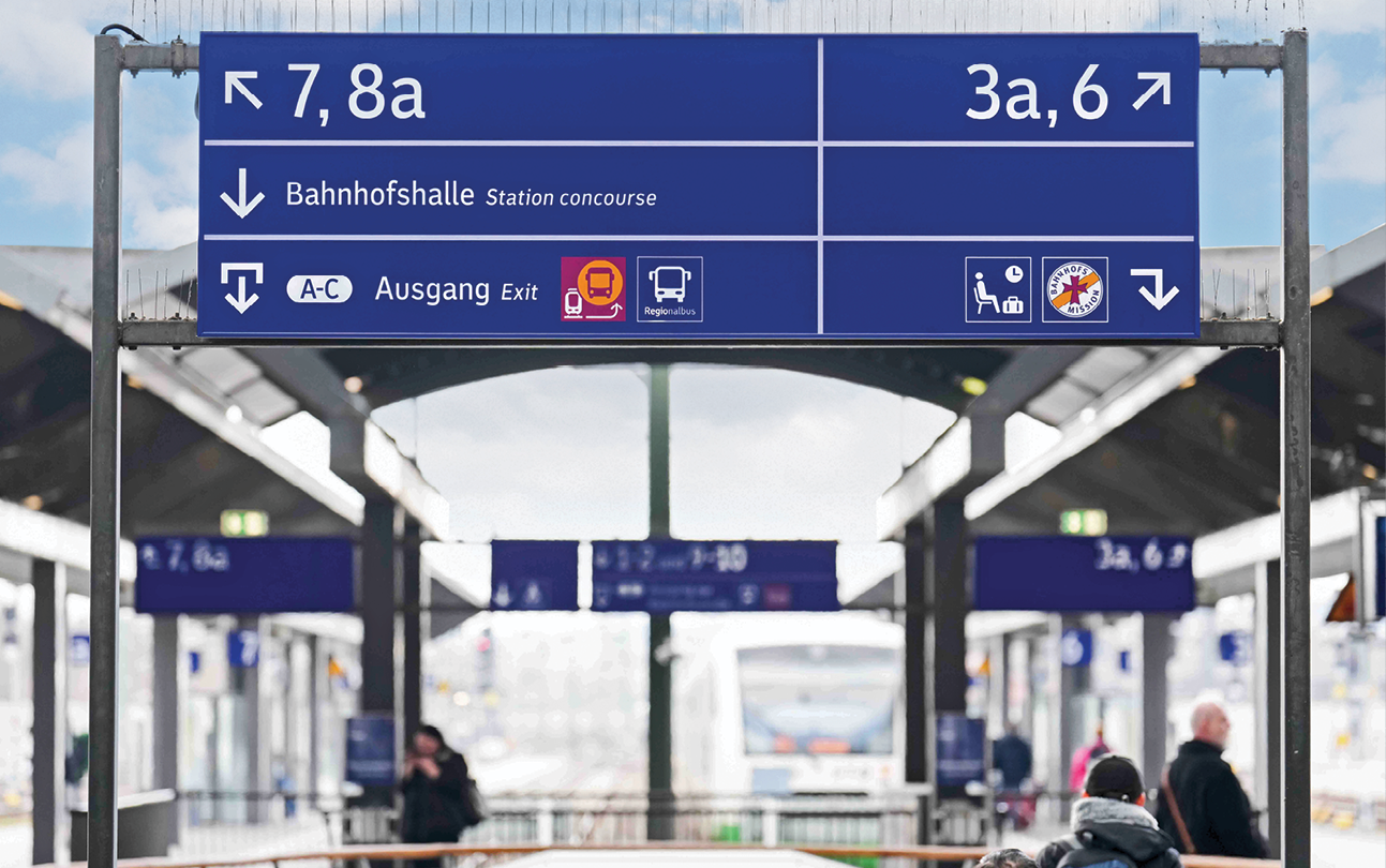 Neue Wegeleitung im Bahnhof