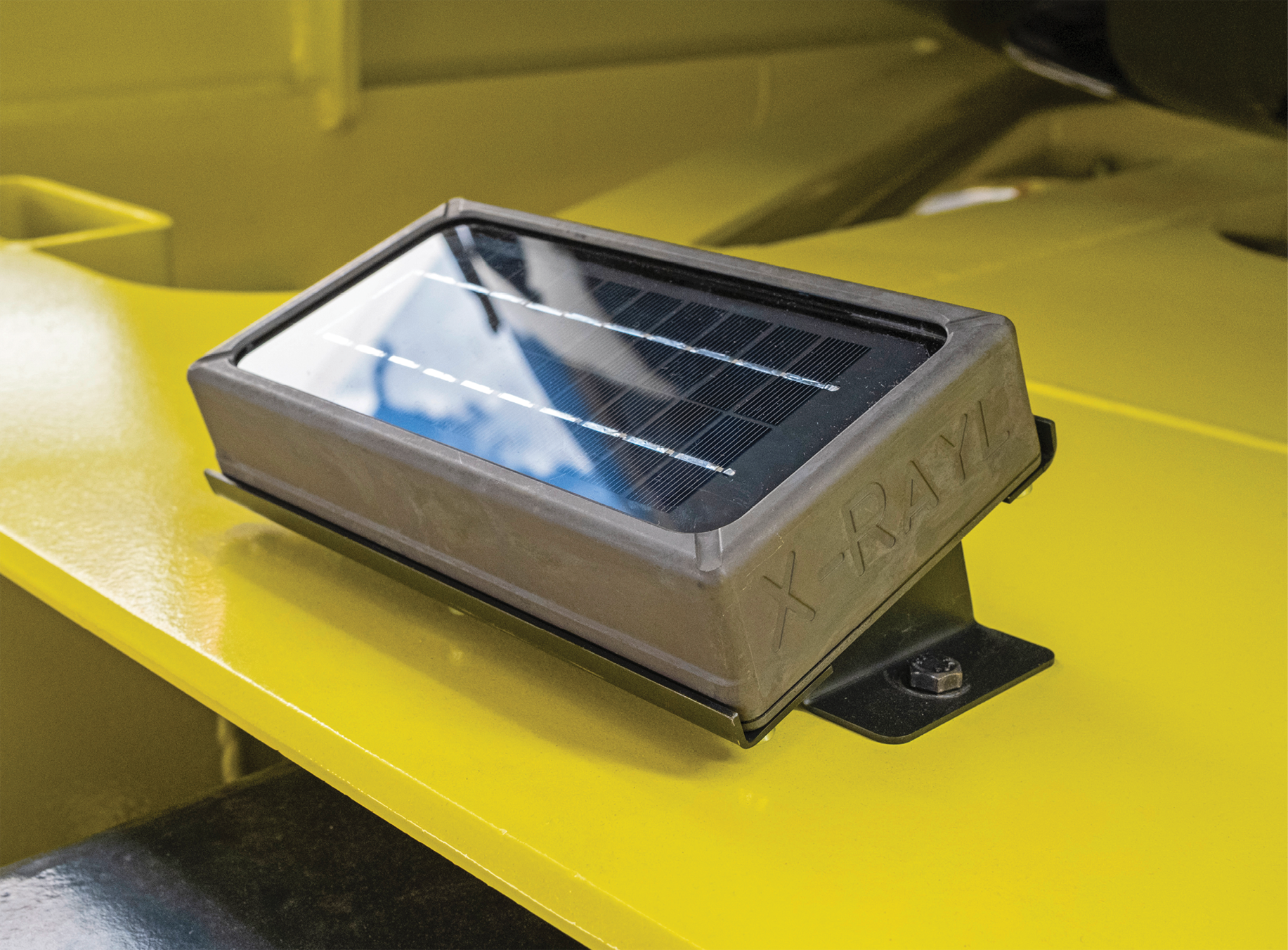 Waggon-Tracker X-Ray mit Stromversorgung über Solarmodul (DOT Telematik)