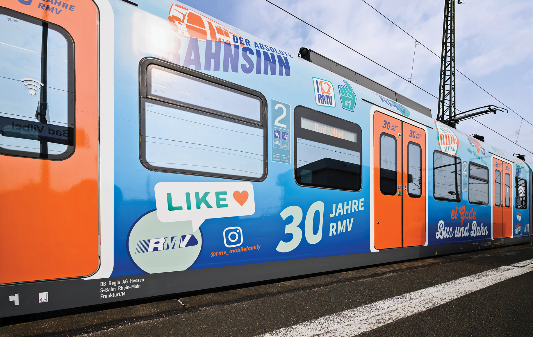 Auch die Jubiläumsbahn feiert „30 Jahre RMV“