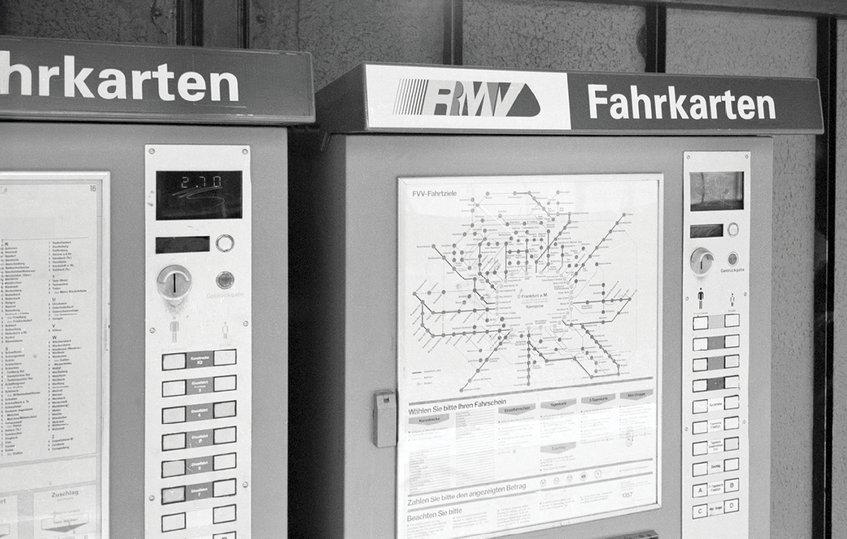 Die Fahrkartenautomaten des neu gegründeten RMV im Jahre 1995