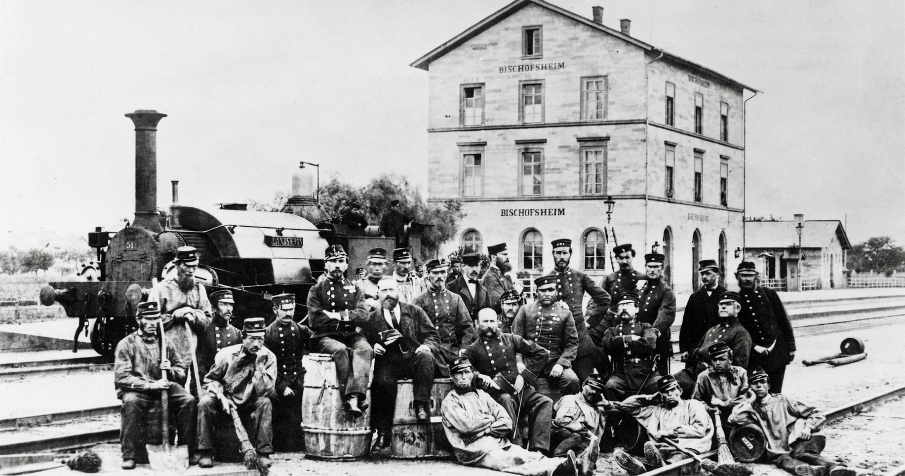 Bahnhofspersonal im Bahnhof Bischofsheim der Hessischen Ludwigsbahn (1867)