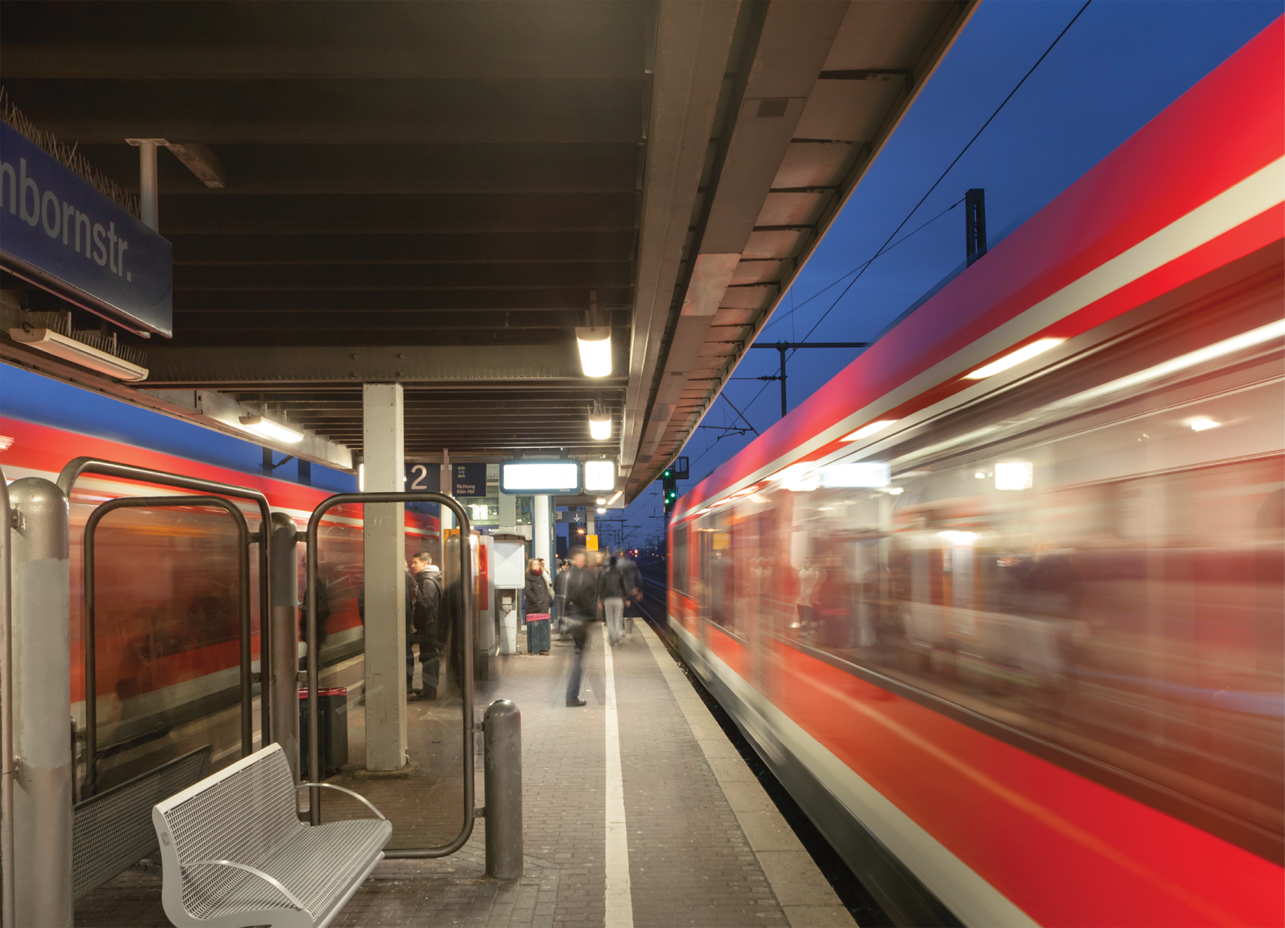S-Bahn-Verkehr im Bahnhof K&ouml;ln Trimbornstra&szlig;e